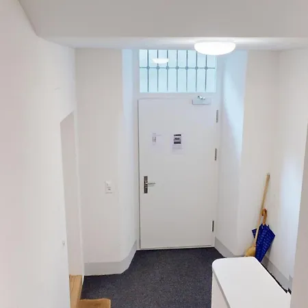 2 Zimmerwohnung - Zentral - 65“ Tv - Arbeitsplatz *