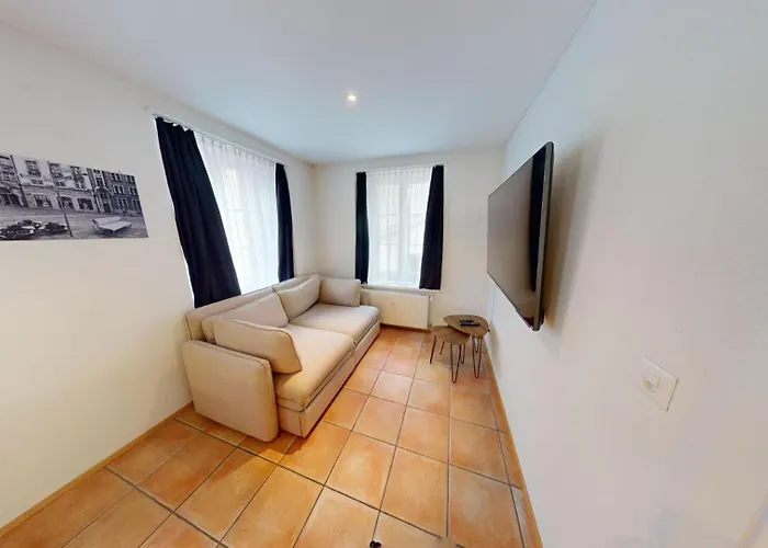 2 Zimmerwohnung - Zentral - 65“ Tv - Arbeitsplatz Coire