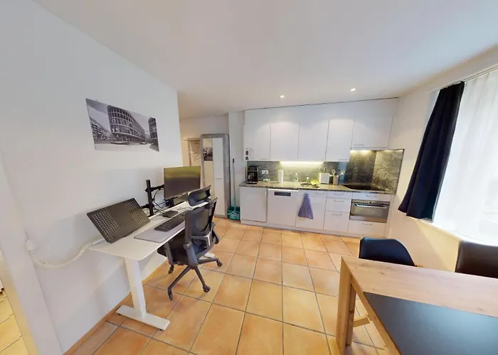 2 Zimmerwohnung - Zentral - 65“ Tv - Arbeitsplatz *