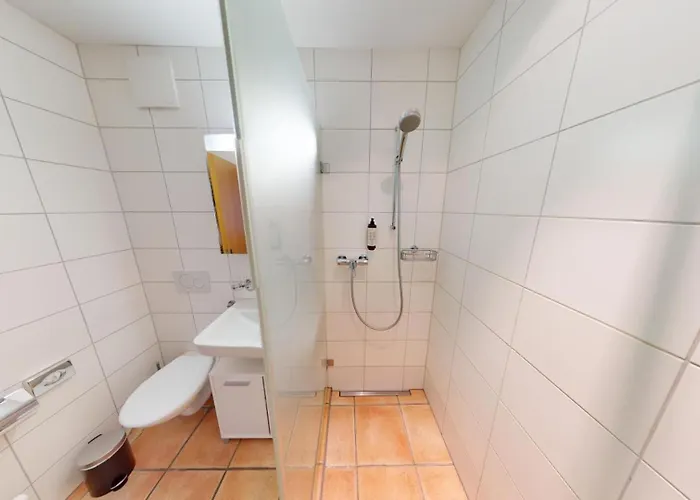 2 Zimmerwohnung - Zentral - 65“ Tv - Arbeitsplatz Coire