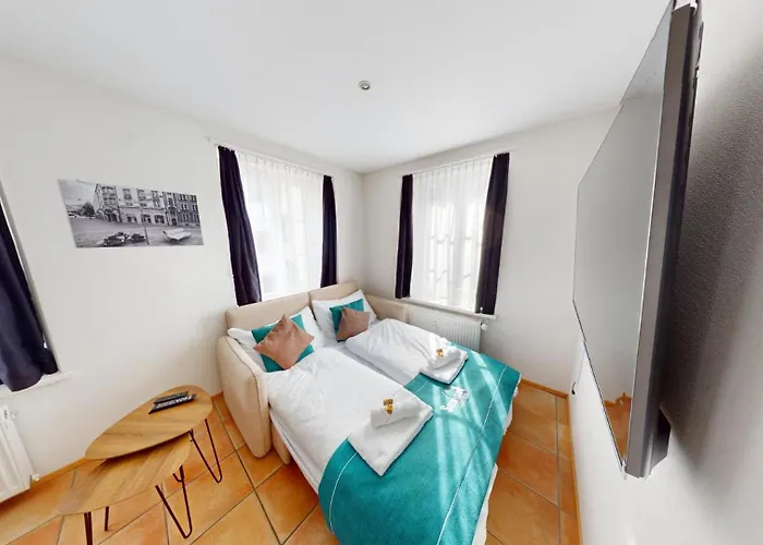 2 Zimmerwohnung - Zentral - 65“ Tv - Arbeitsplatz * Coire