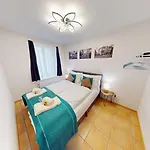 2 Zimmerwohnung - Zentral - 65“ Tv - Arbeitsplatz Appartamento