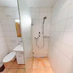 2 Zimmerwohnung - Zentral - 65“ Tv - Arbeitsplatz Coira