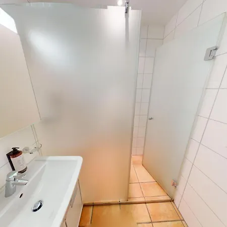 2 Zimmerwohnung - Zentral - 65“ Tv - Arbeitsplatz * Chur
