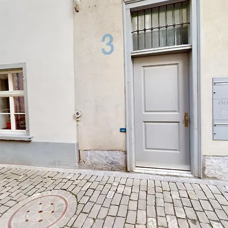 2 Zimmerwohnung - Zentral - 65“ Tv - Arbeitsplatz * Chur