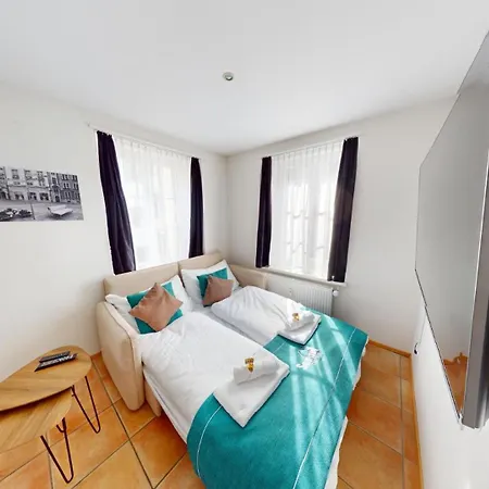 2 Zimmerwohnung - Zentral - 65“ Tv - Arbeitsplatz * כור