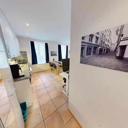 2 Zimmerwohnung - Zentral - 65“ Tv - Arbeitsplatz Chur