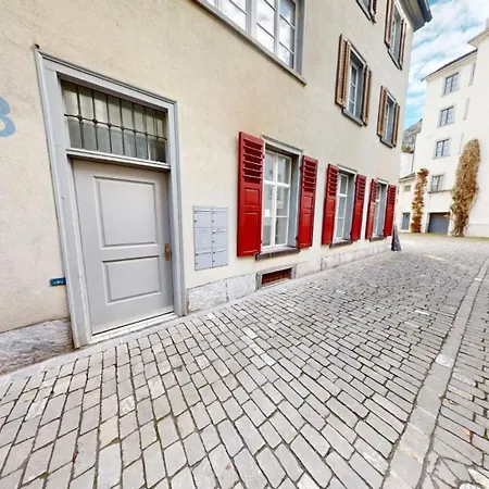 2 Zimmerwohnung - Zentral - 65“ Tv - Arbeitsplatz Chur
