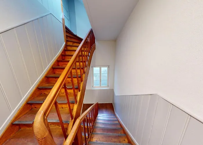 2 Zimmerwohnung - Zentral - 65“ Tv - Arbeitsplatz דירה