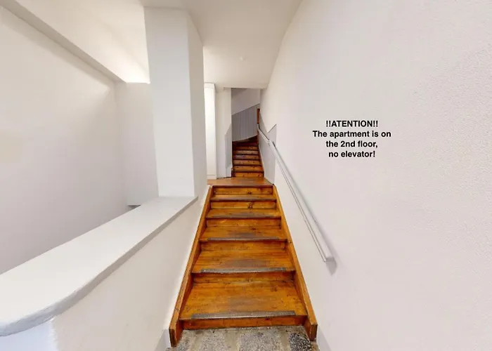 2 Zimmerwohnung - Zentral - 65“ Tv - Arbeitsplatz דירה כור