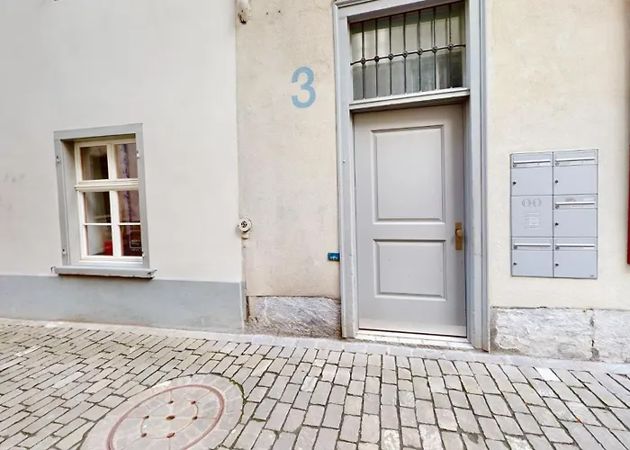 2 Zimmerwohnung - Zentral - 65“ Tv - Arbeitsplatz * כור